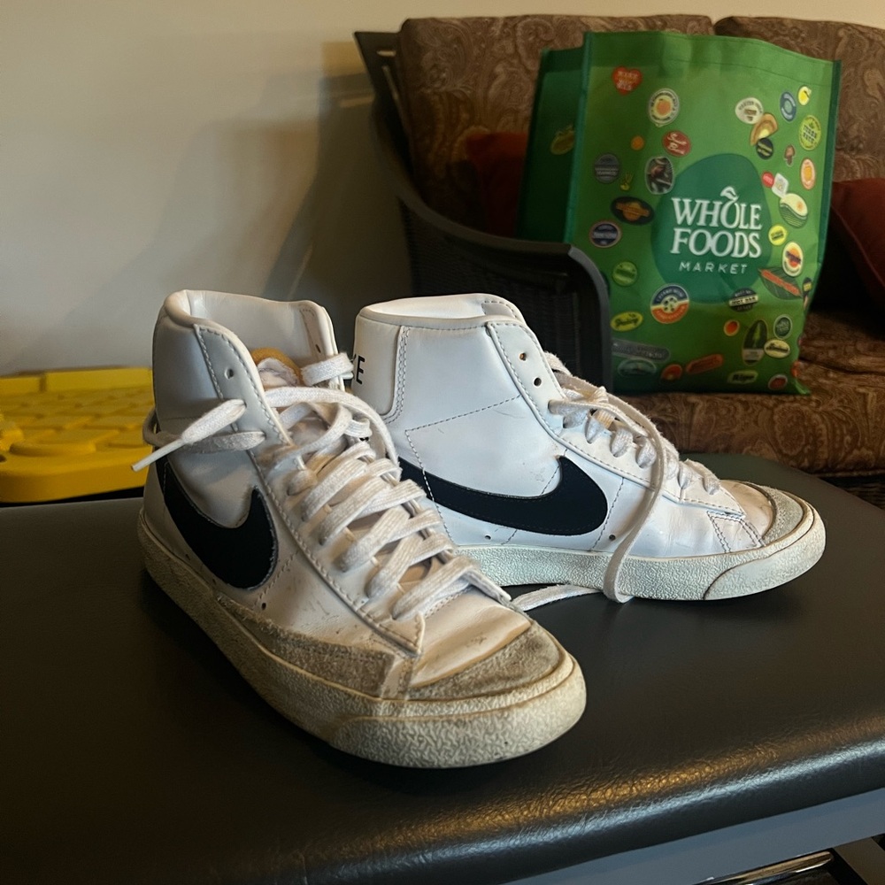 Nike White and Black Retro High-Tops
